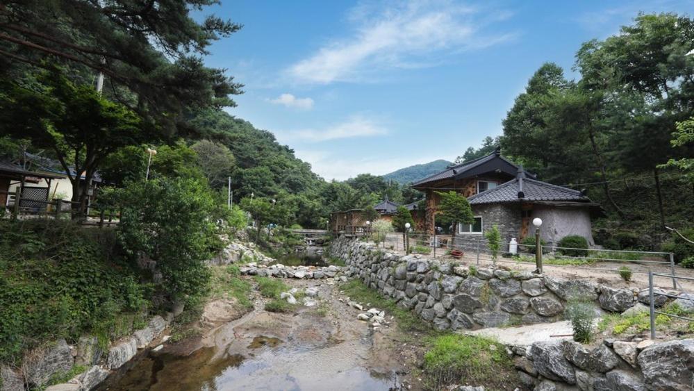 Hoengseong Daraegol Sanbang Pension Exterior foto